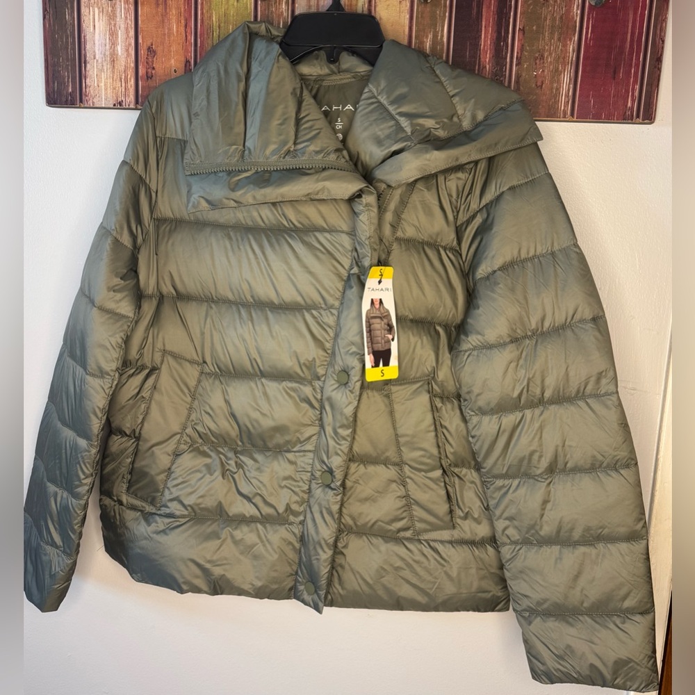 Tahari Women's Puffer Jacket Asymmetrical Water-Repellent Midweight Green nwt